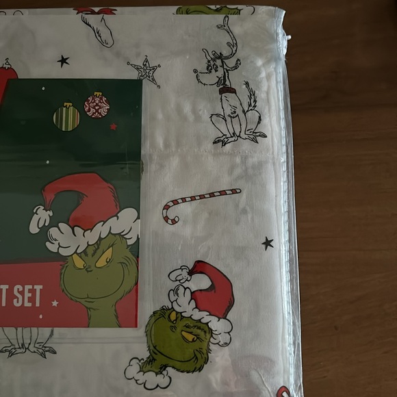 The Grinch Queen Sheet Set